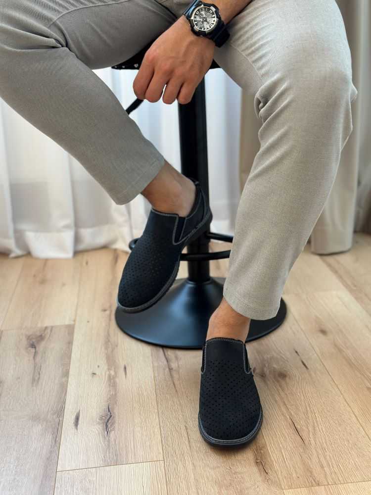 Pantofi Perforati Negri Din Piele Intoarsa Pentru Barbati - 1075