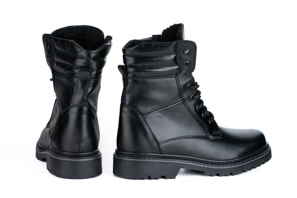 Bocanci Negri lungi si imblaniti din Piele Naturala pentru Barbati - 3030