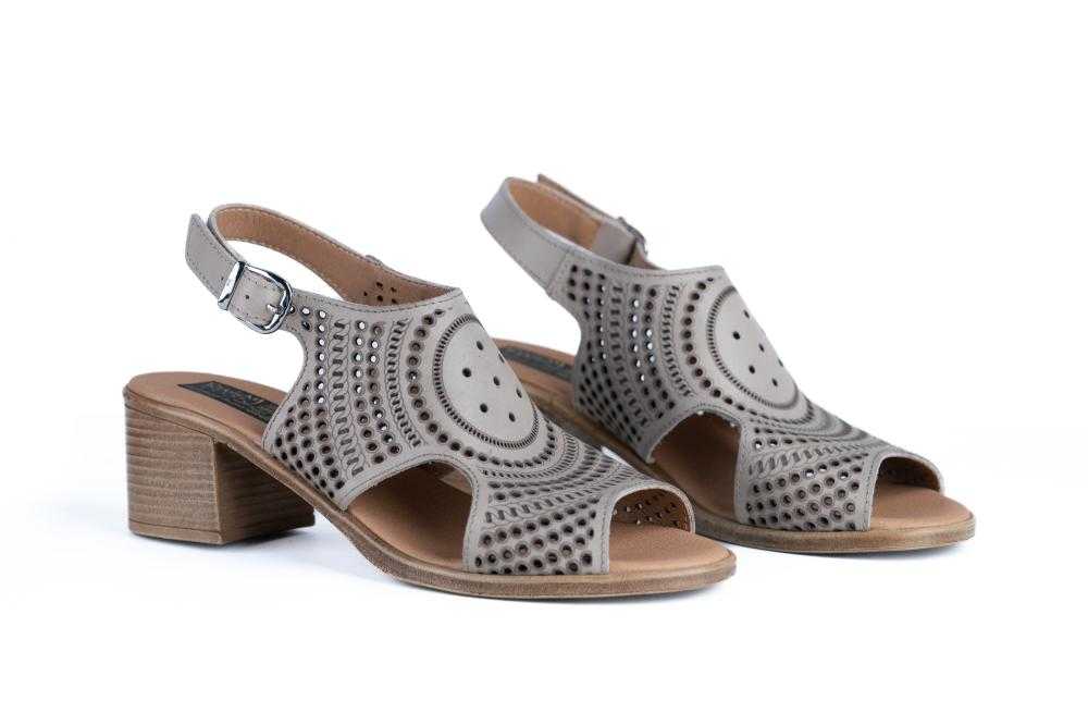 Sandale bej perforate din piele naturala pentru dama 5009